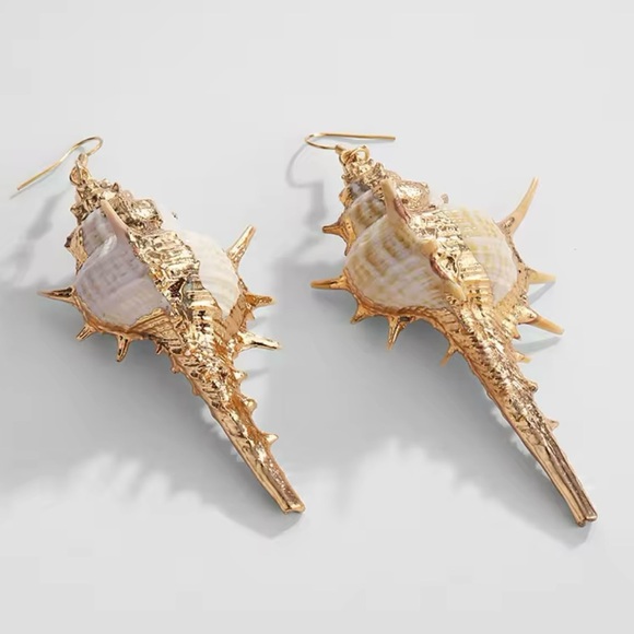 “Spiny Murex” Echinate Spiky Conch Shell Mermaid Beach Ocean Gold Dipped Earring - Picture 2 of 16